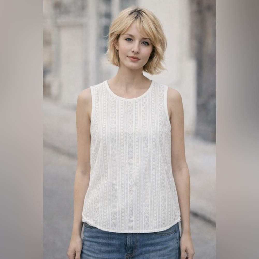 Nicole Miller Women's Sleeveless Top White Eyelet Front
Size Large